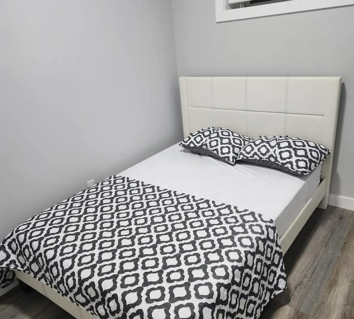 Lovely 2Bed & 1 Bath Basement Suite For 4 Guests Calgary Canada