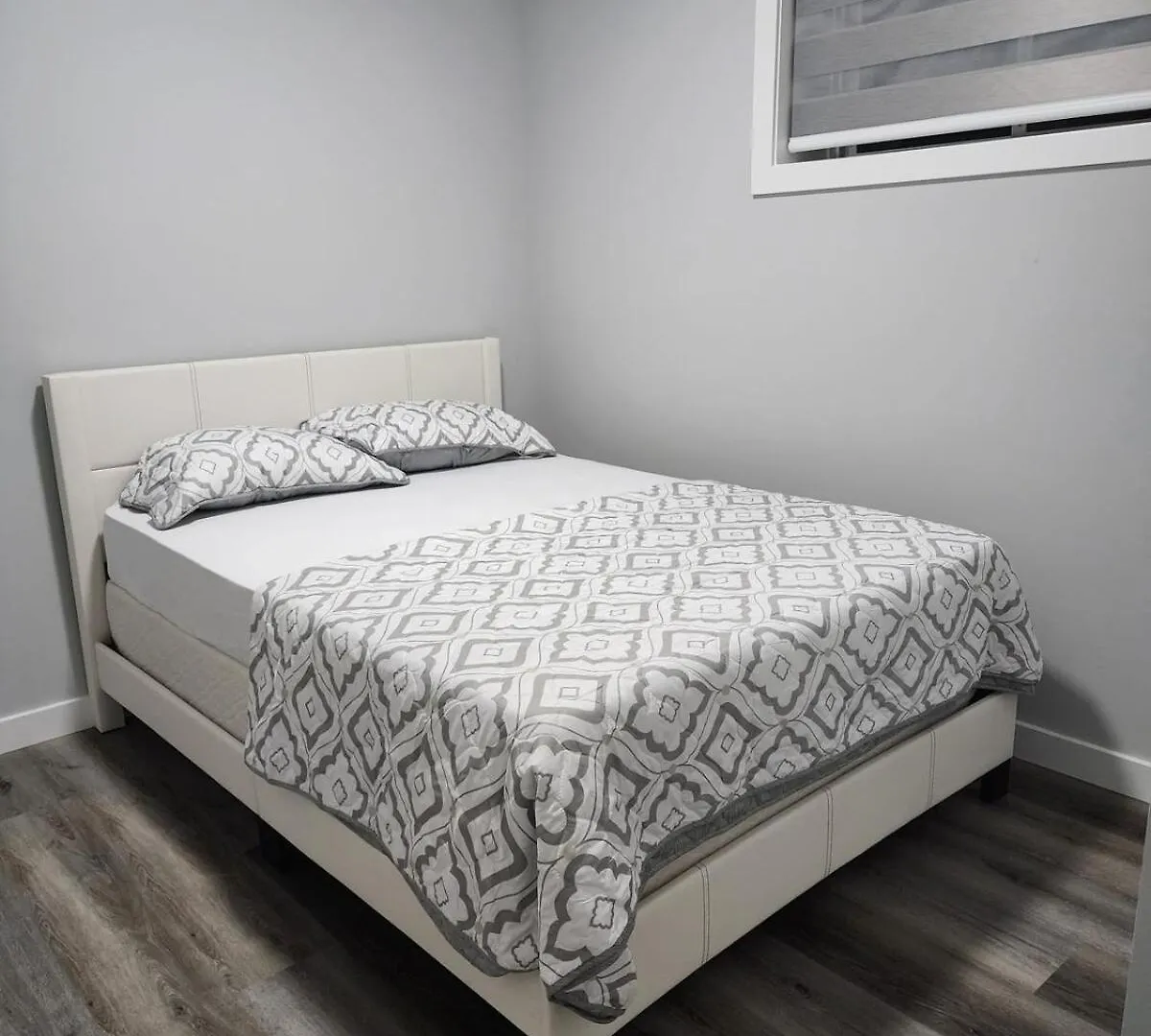 Apartment Lovely 2Bed & 1 Bath Basement Suite For 4 Guests Calgary